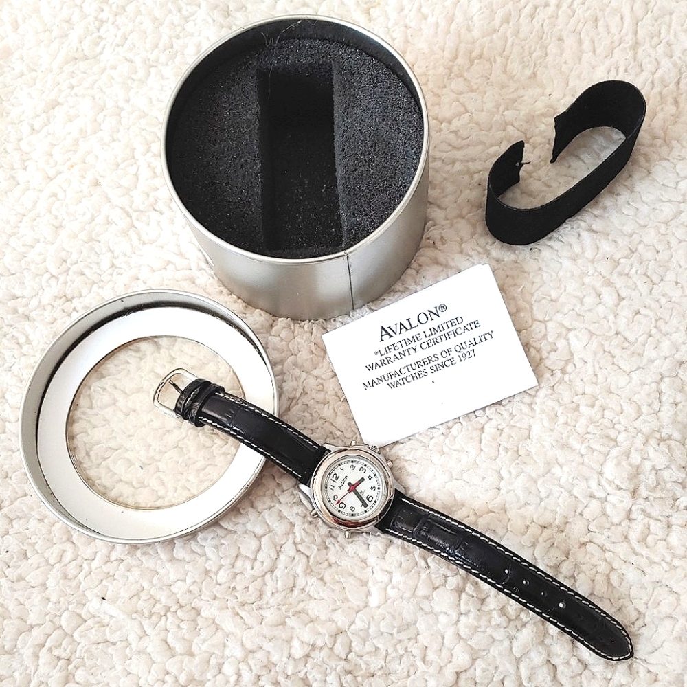 🕑 NWT Unisex Avalon Watch